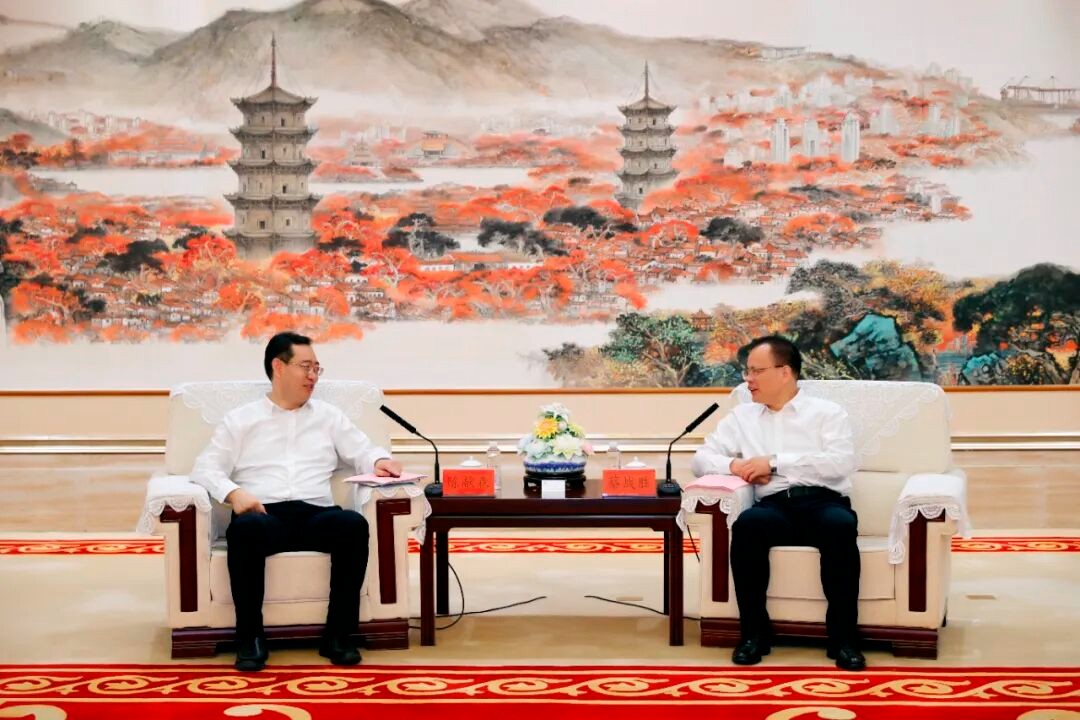 蔡戰(zhàn)勝與北京市東城區(qū)區(qū)長陳獻(xiàn)森一行座談交流